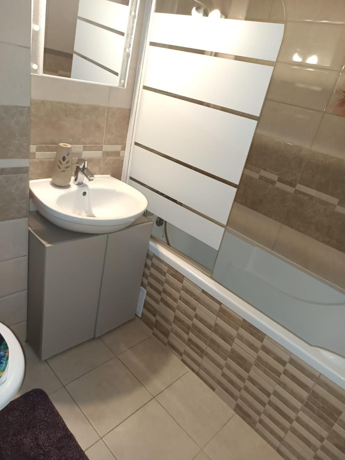 Apartament Regim Hotelier Elis Brasov Bagian luar foto